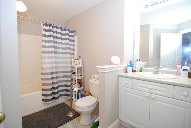 Building Photo - 3 Maple Ridge Dr