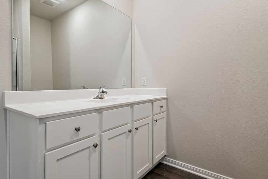 Building Photo - 15651 Plum Brk Dr