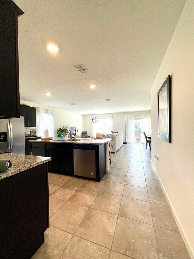 Building Photo - 10574 SW Cambria Ln