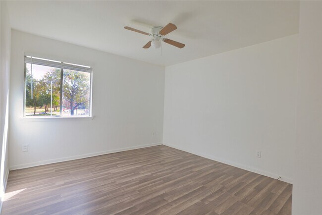 Building Photo - 3802 Harris Mill Dr