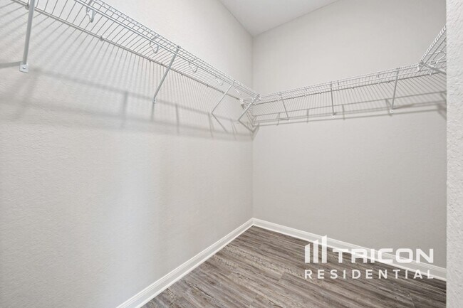 Building Photo - 14310 Palm Ridge