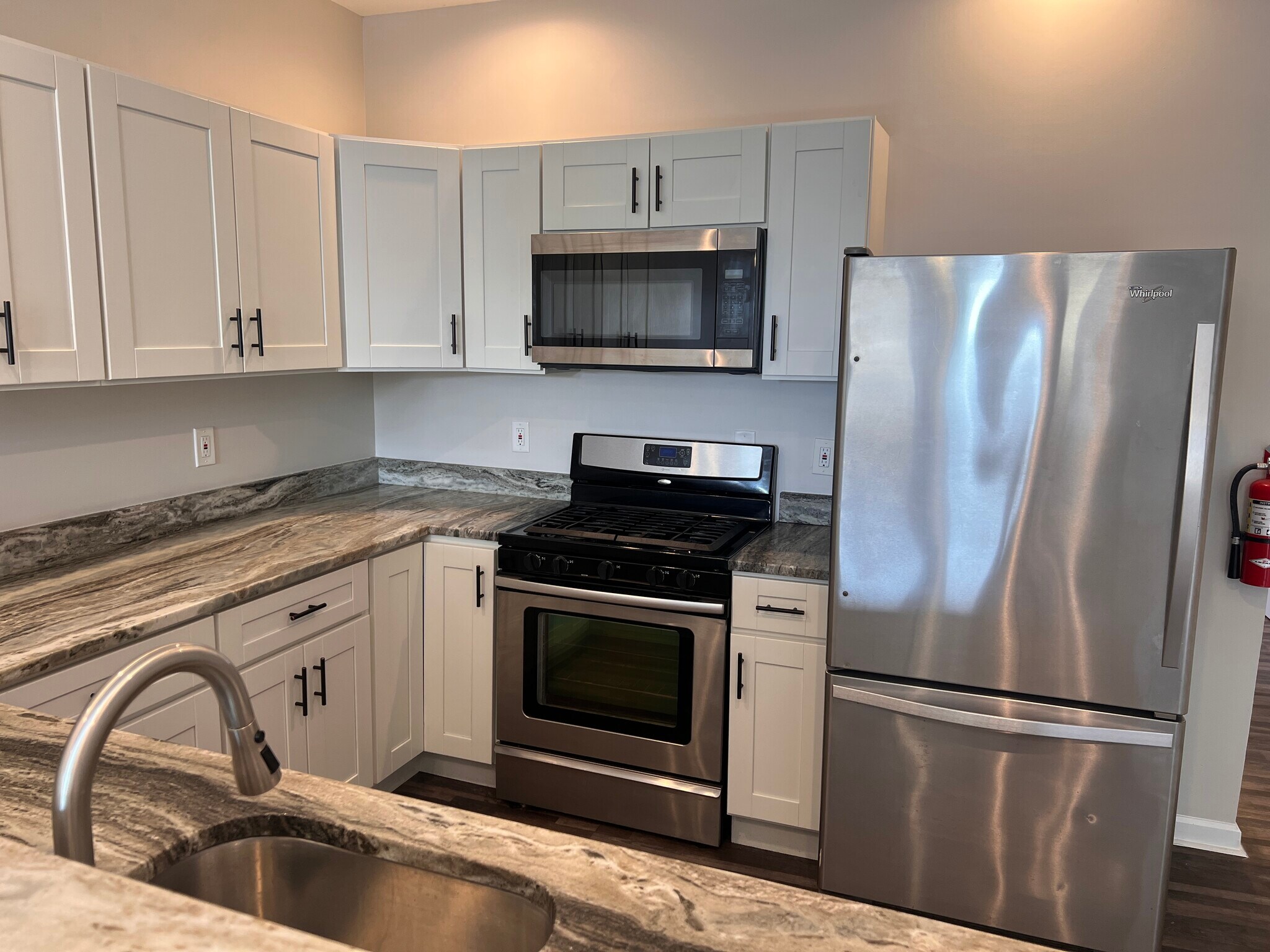 HUGE Kitchen - 4654 York Rd