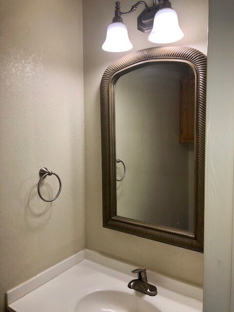 Building Photo - 2 BEDROOM @ UNT