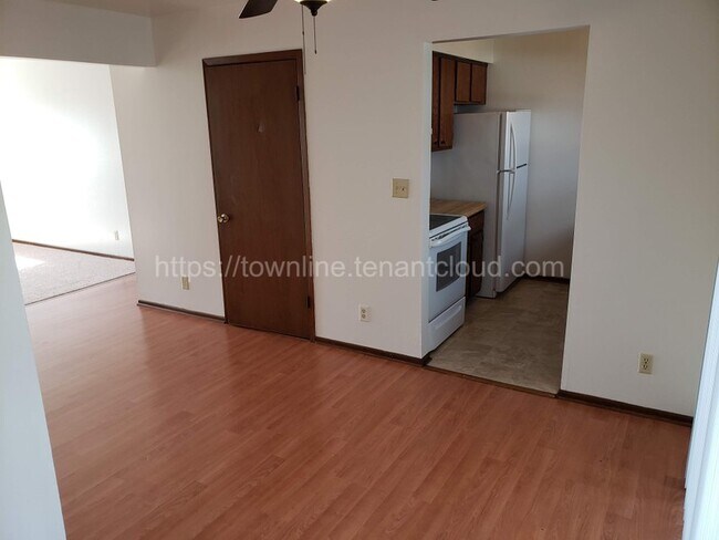 Building Photo - 1404 E Sunset Dr