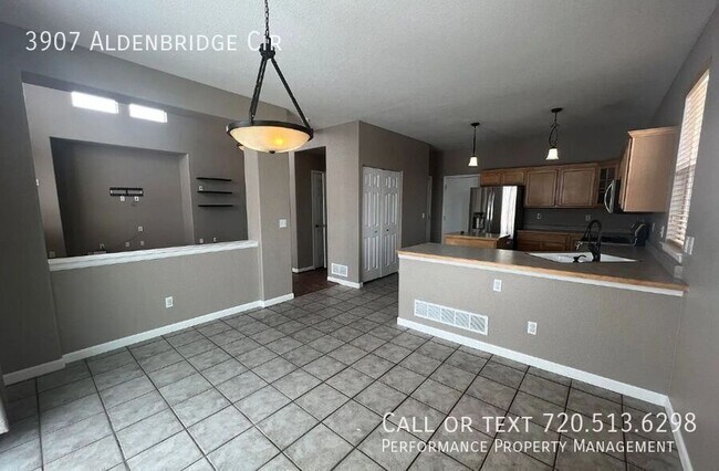 Building Photo - 3907 E Aldenbridge Cir