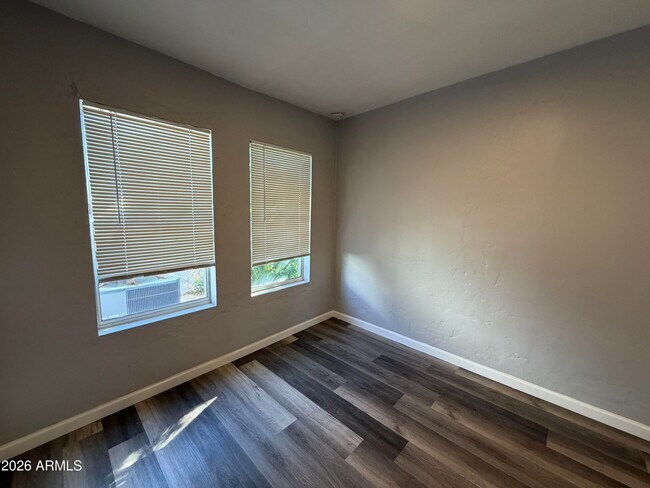 Building Photo - 1833 E Harvard St