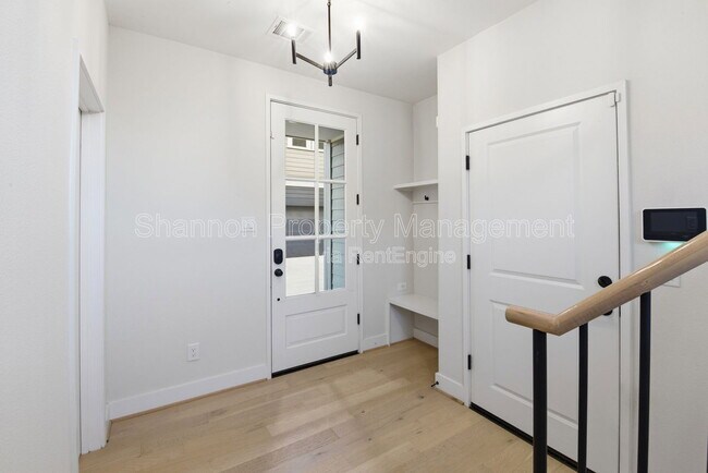 Building Photo - 2204 Lou Ellen Ln