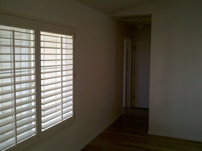 Building Photo - North-east one level living.