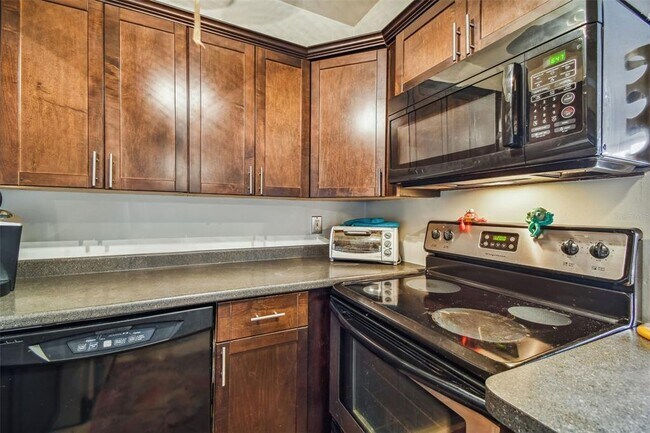 Building Photo - 255 Dolphin Point
