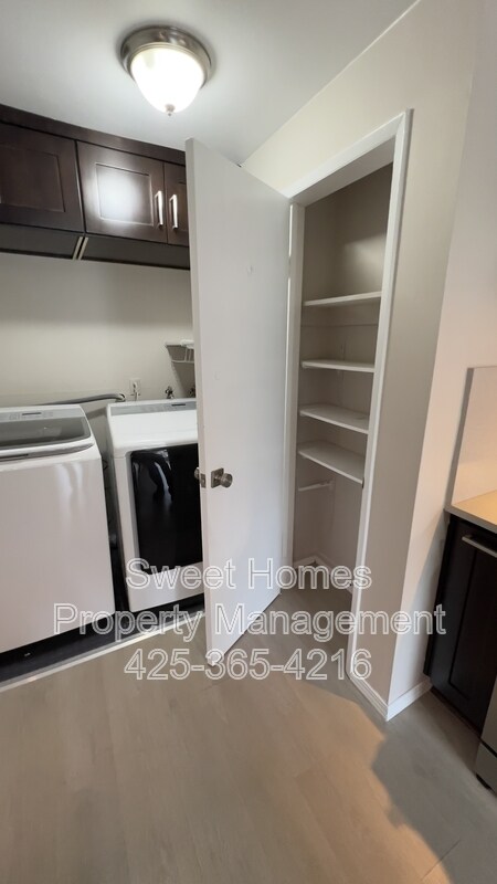 Building Photo - 5228 18th Ave SW