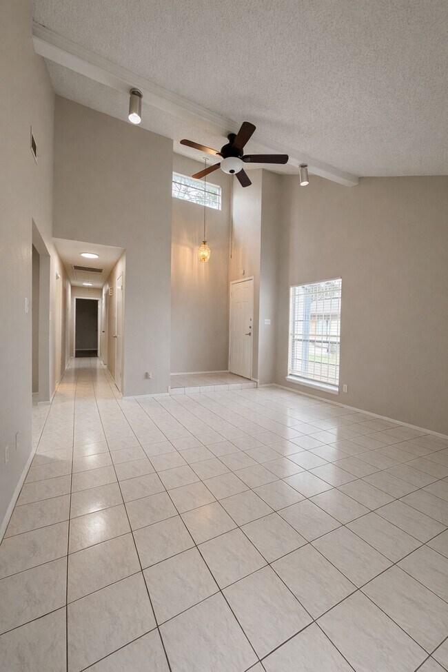 Building Photo - 5817 W Tidwell Rd