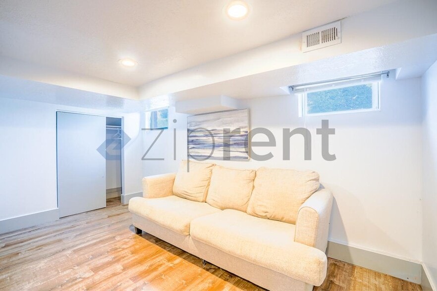 Building Photo - Unit Basement