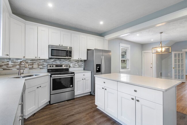 Building Photo - Stylish and Spacious: Renovated 5-Bedroom ...
