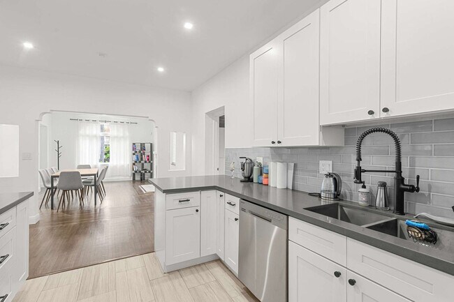 Building Photo - 443 NE 71st St