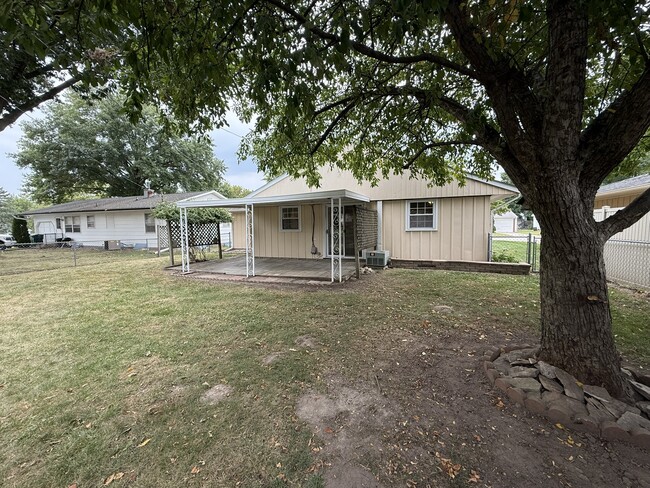 Building Photo - Meadow Dr