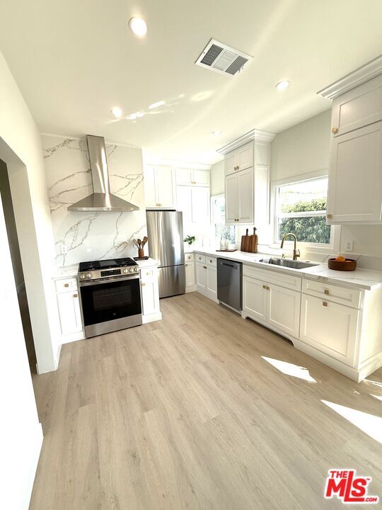 Building Photo - 900 N Alfred St