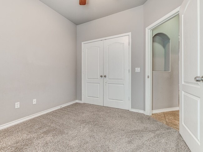 Building Photo - 3 Bed 2 Bath - Deer Creek Schools!