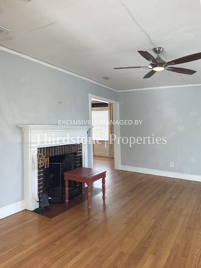 Building Photo - 2779 Riverside Ave