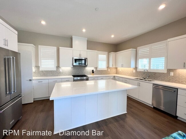 Building Photo - Four Levels of Modern Luxury Living in Ana...