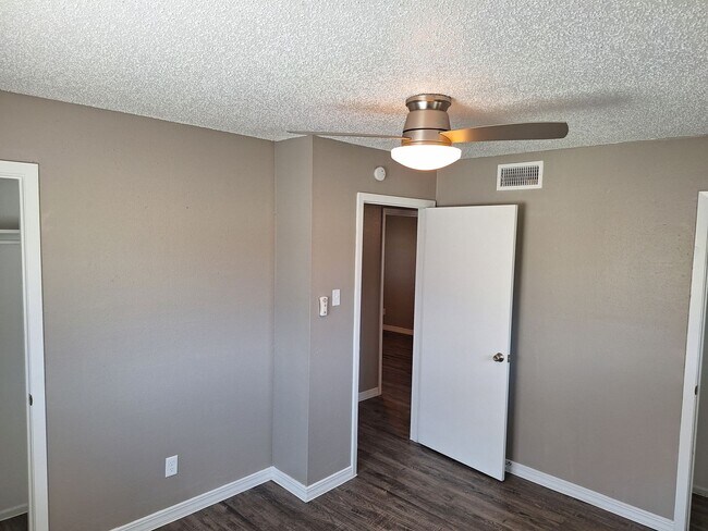 Building Photo - 2815 Wheatfield Dr