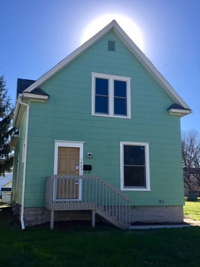 Building Photo - 1423 Bever Ave SE