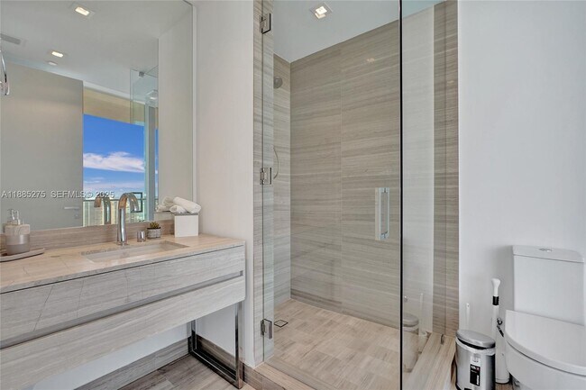 Building Photo - 18975 Collins Ave