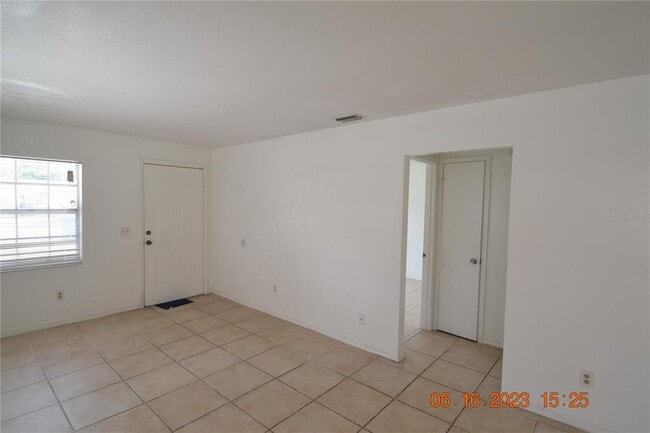 Building Photo - 409 Big Cedar Way
