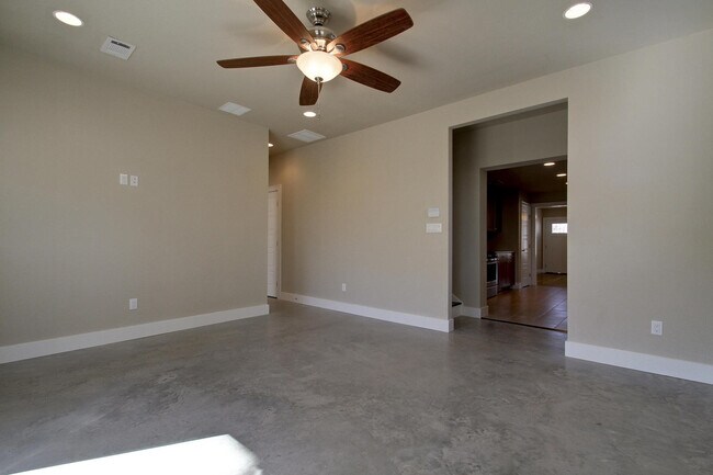 Building Photo - 2913 Rio Grande St