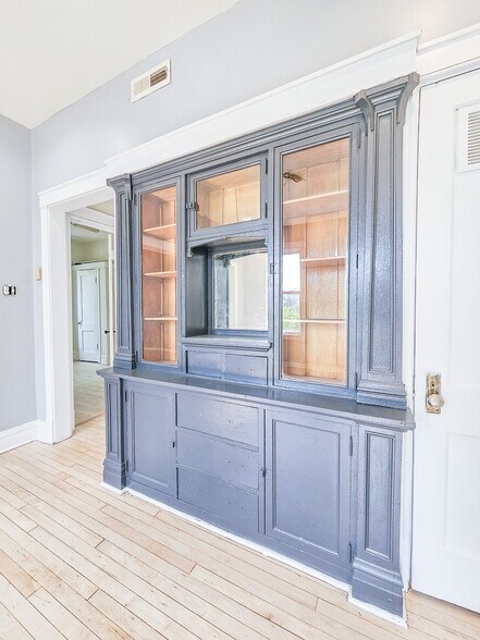 Building Photo - 3228 W Beach Ave