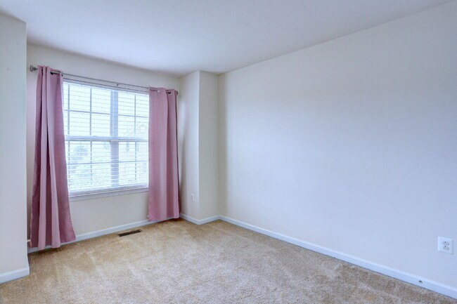 Building Photo - 3BD/2.2BA:  Fabulous Baltimore Townhome