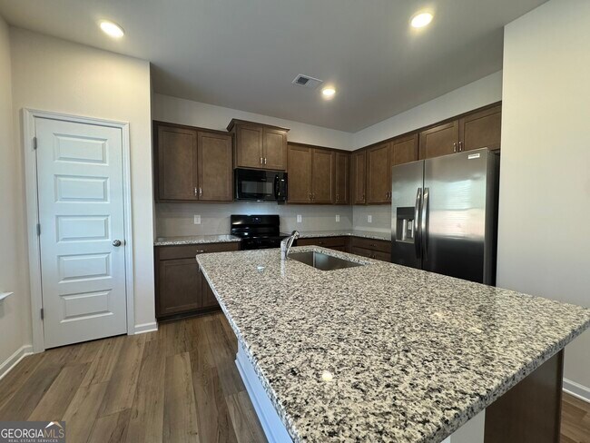 Building Photo - 190 Fair Oak Ln