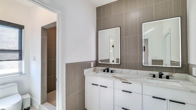 Building Photo - 107 N New Haven Ave