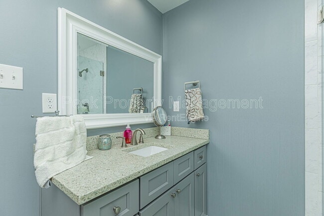 Building Photo - 9133 Robin Ridge Dr