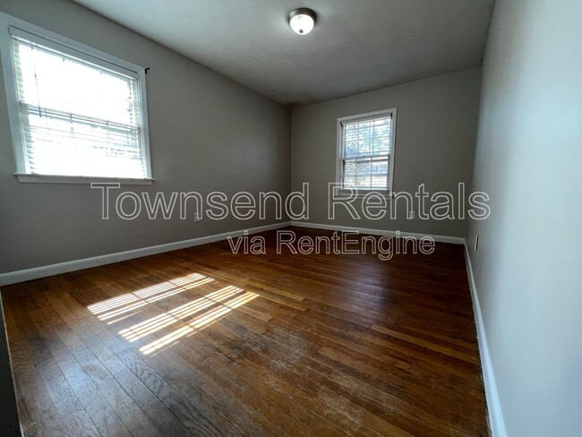 Building Photo - 718 Dandridge Dr