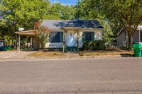 Building Photo - 1021 Moss St
