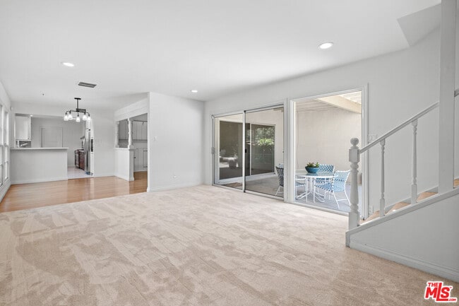 Building Photo - 3709 Stone Canyon Ave