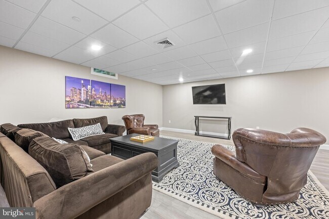 Building Photo - 407 Berlo Ln