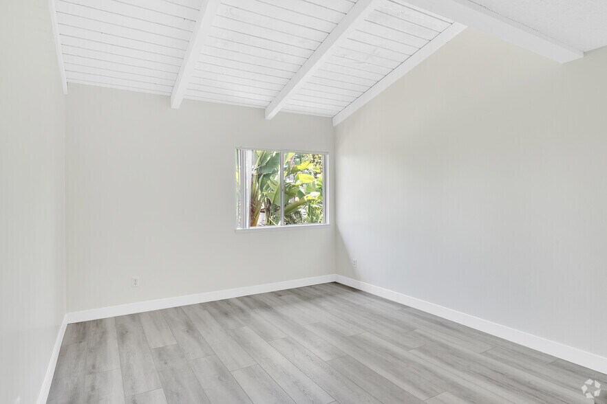 2 BR, 2 BA - 1044 SF - VIVA Apartment Homes