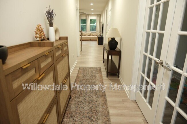 Building Photo - 1020 Garrow Dr