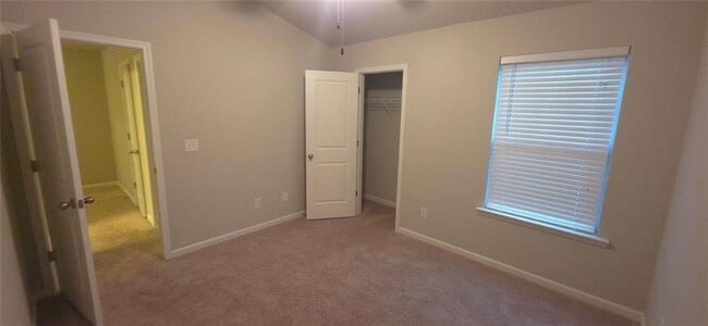 Building Photo - 107 Greenfield Dr