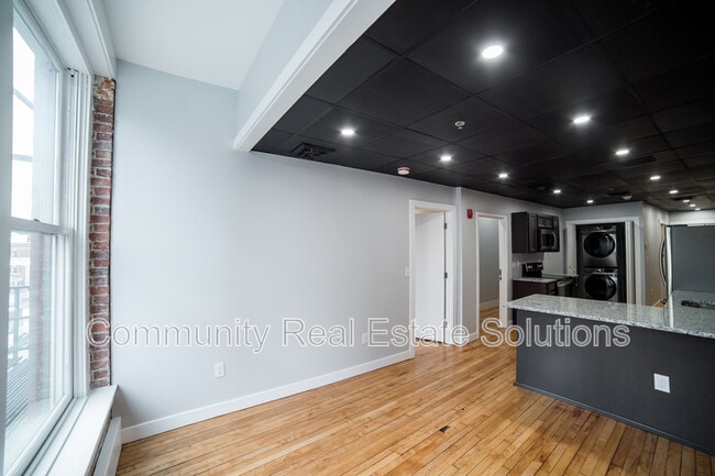 Building Photo - 22 State St