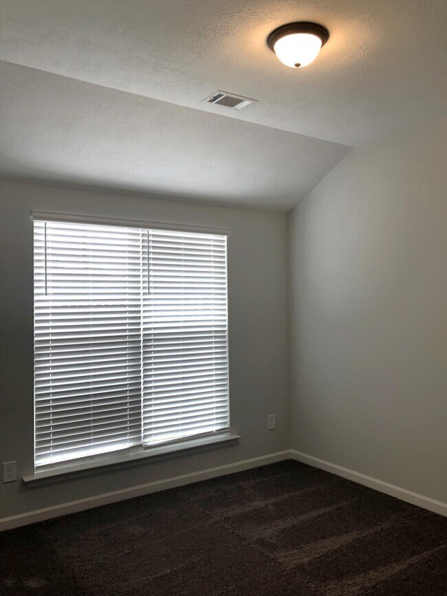 Building Photo - 895 Goodale Dr