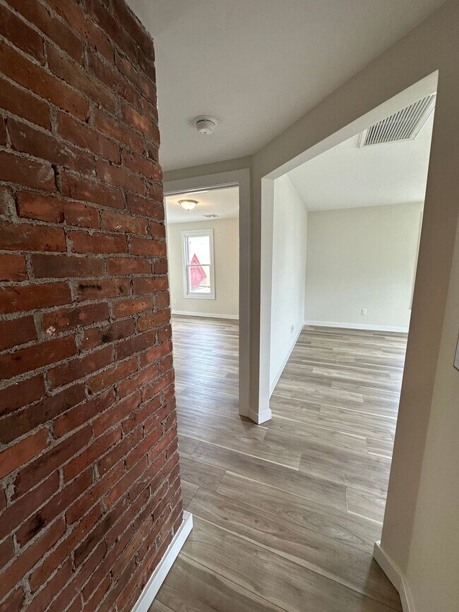 Building Photo - 26 Cedar St