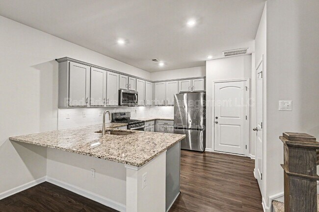 Building Photo - 8009 Whitegrove Rd