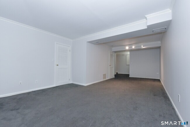 Building Photo - 57 Dawn St