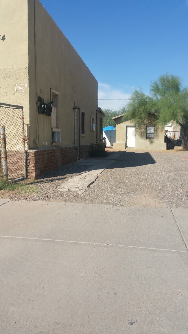 Driveway to rear units - 1734 E Jefferson St