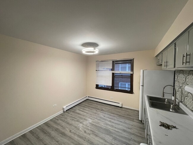 Building Photo - 1912 W State St