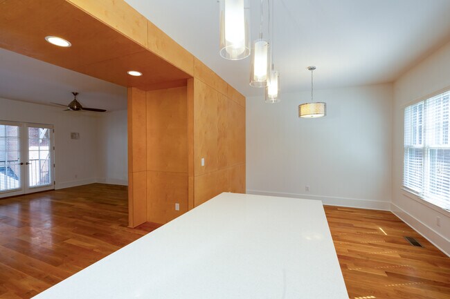 Building Photo - 3186 Parthenon Ave