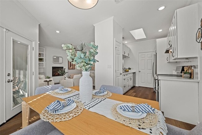 Building Photo - 6501 Columbia Oaks Ct