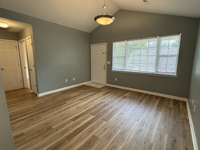 Building Photo - 3 BD/2 BA - Two Story Home in Mid-town Wil...